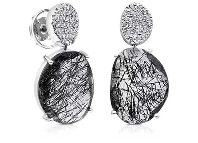 SE PUEDE TALLAR DE FORMA QUE SE OBTENGAN PIEZAS DE UNA GRAN ORIGINALIDAD