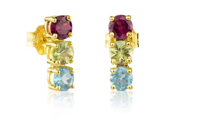 WHOSE COLOR VARIES FROM YELLOW-GREEN TO OLIVE GREEN