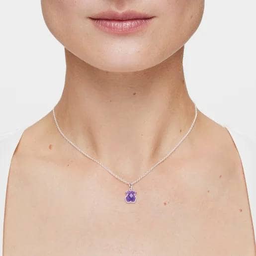 Modelo con Collar de plata y amatista Icon Color