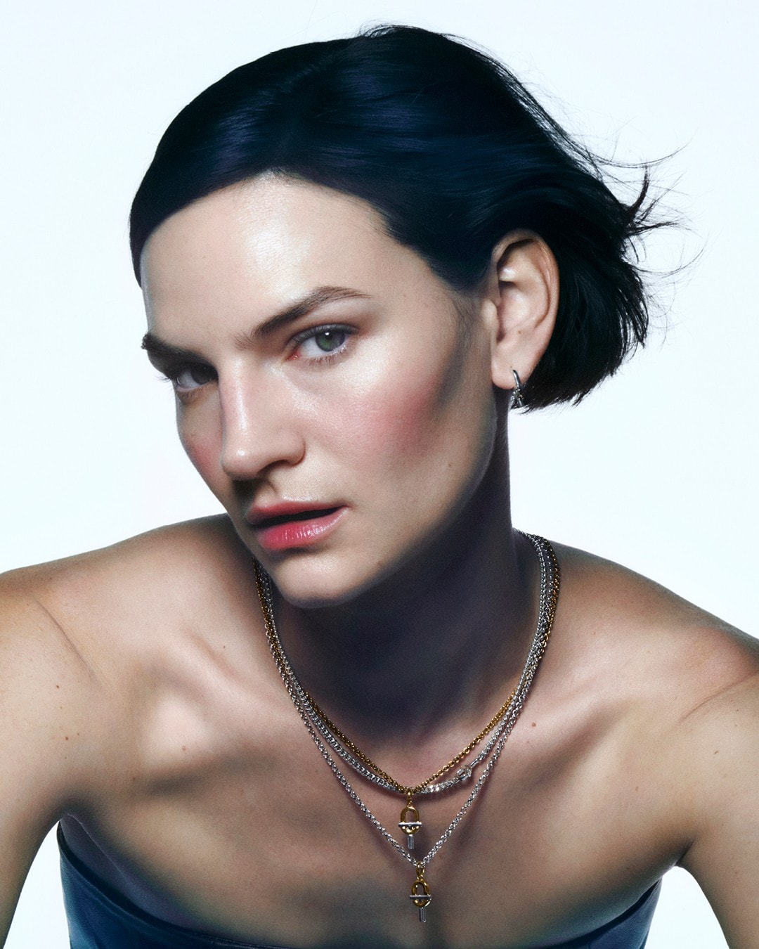 Как носить две цепочки чтобы они не путались