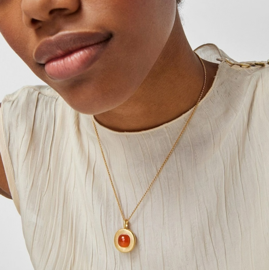 Сердолик: лечебные и магические свойства камня