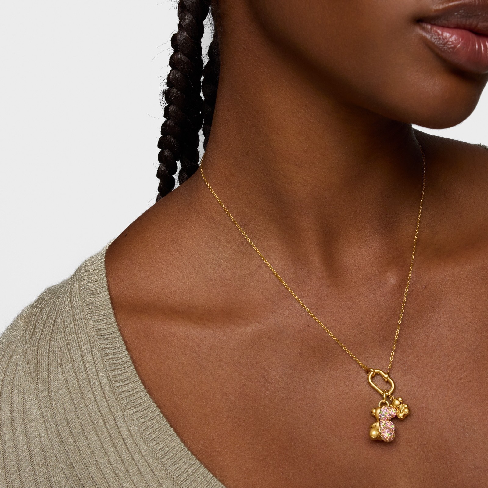 Иолит: фиалковый минерал кордиерит, известный как водяной сапфир