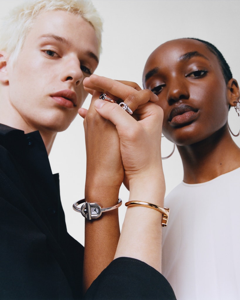 Как правильно носить наручные часы? Как правильно носить наручные часы?