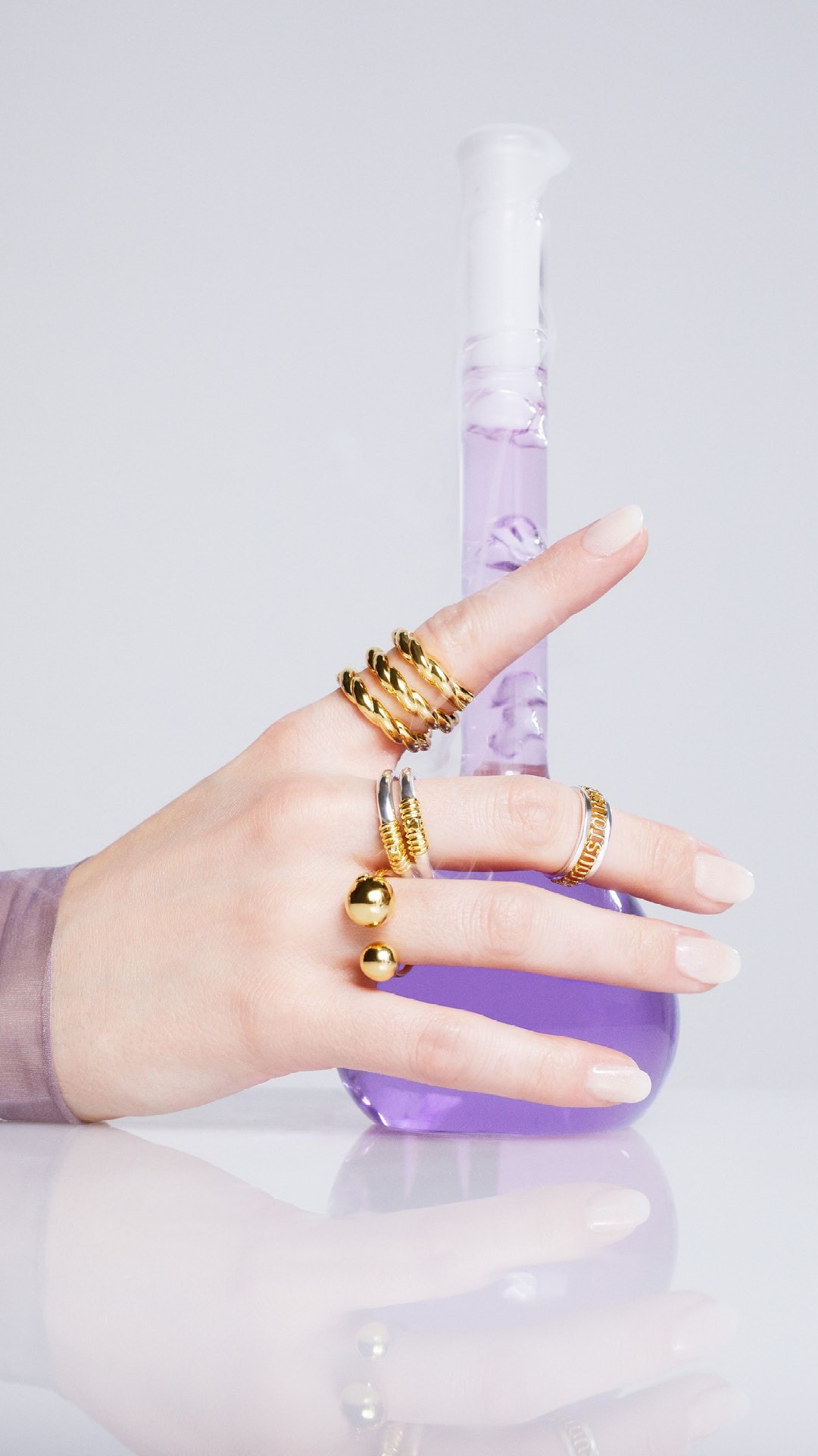 Що означає каблучка на вказівному пальці