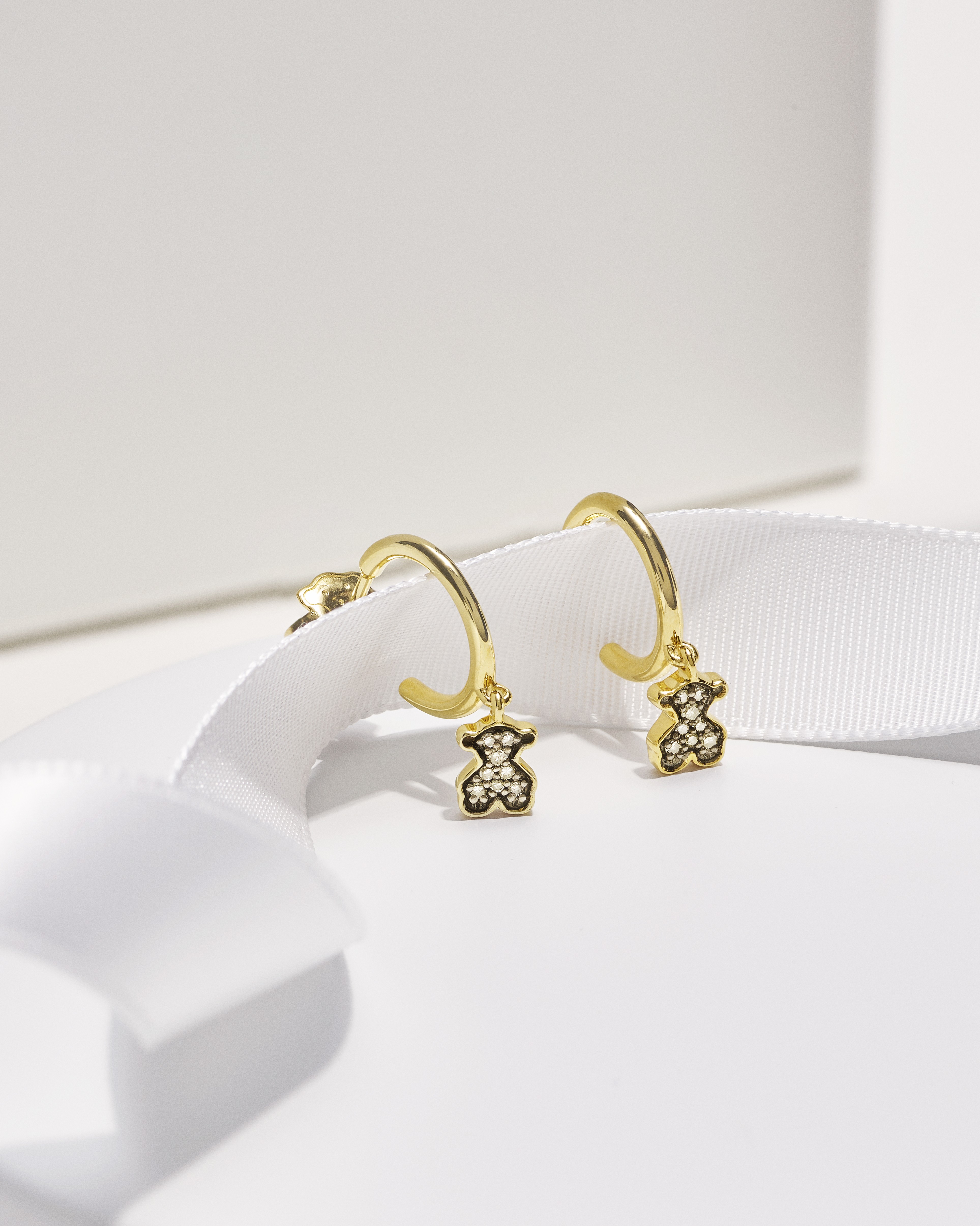 Види застібок на сережках