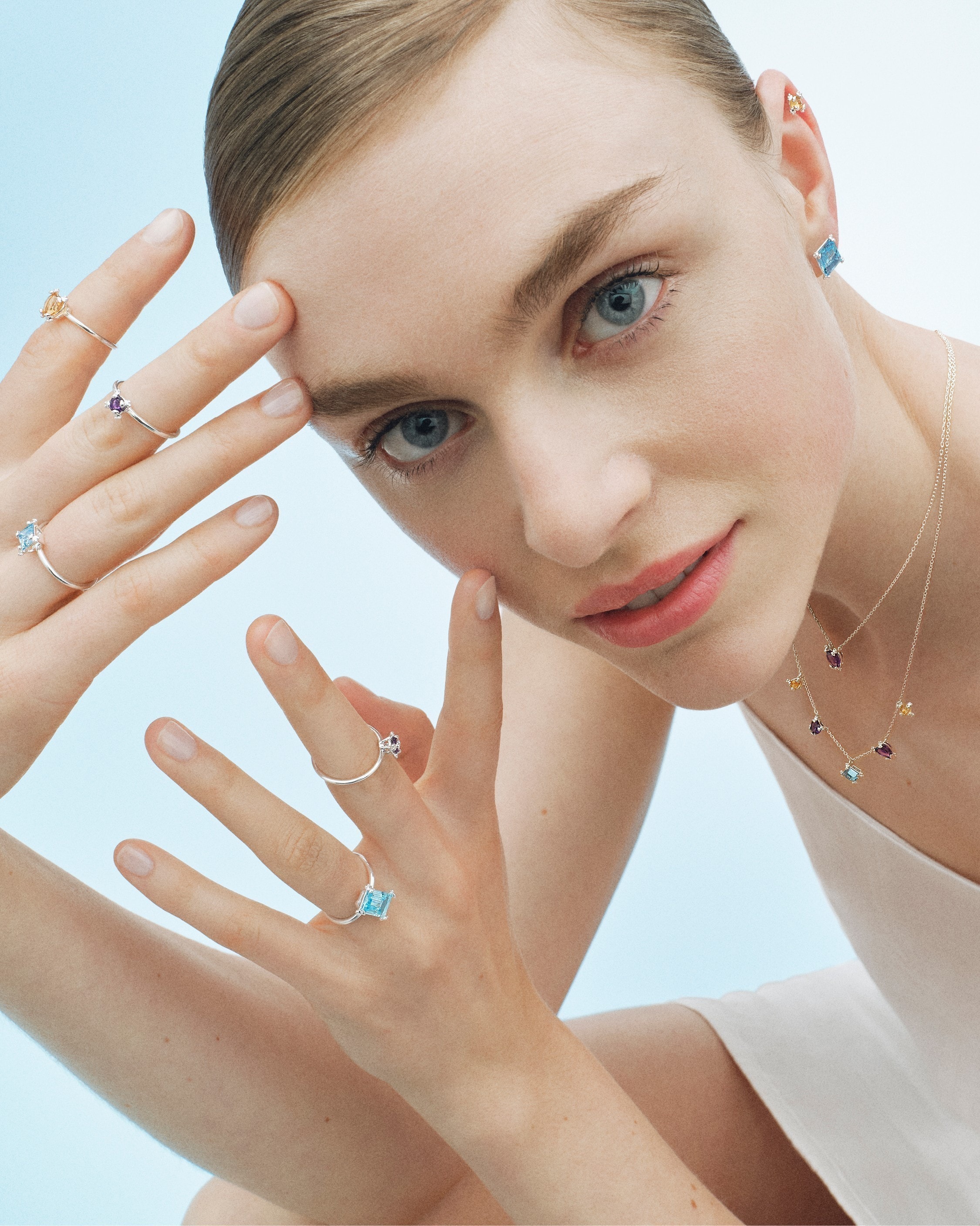 Дорогоцінне каміння блакитного кольору