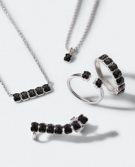 Камені чорного кольору у ювелірних прикрасах