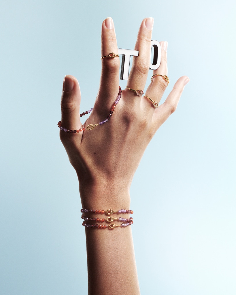 Що означає каблучка на вказівному пальці