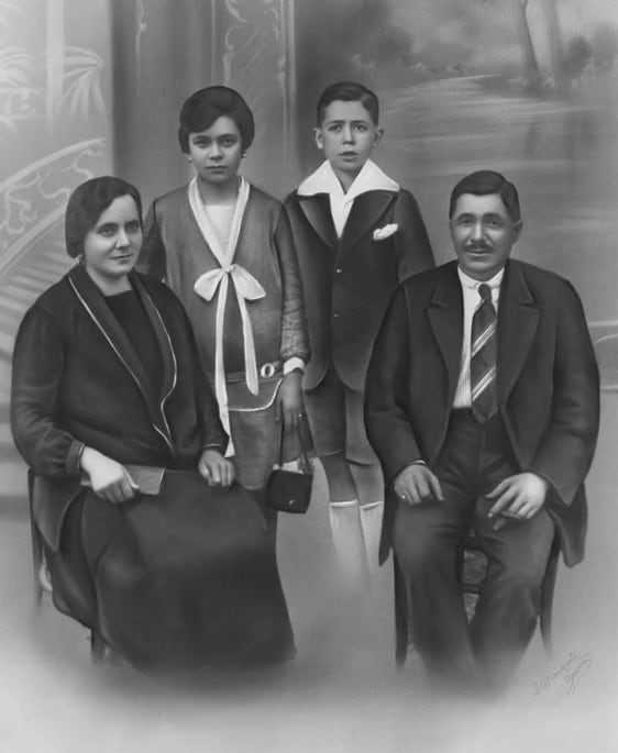 Історія Tous Історія Tous