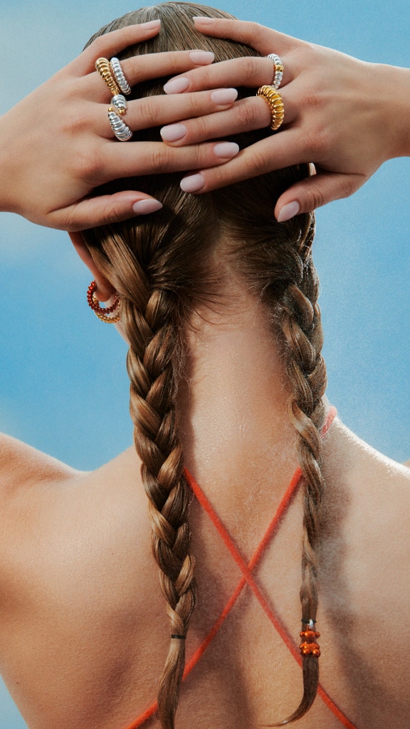 Що означає каблучка на середньому пальці 